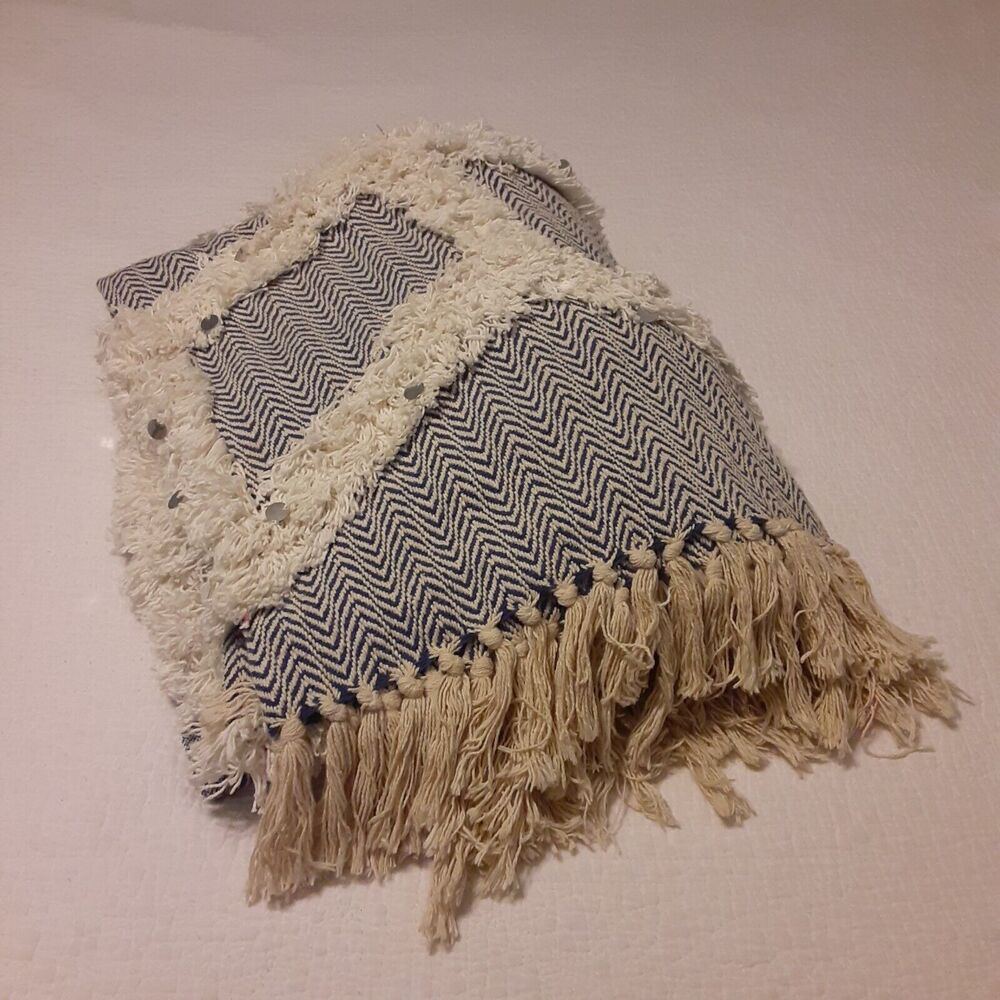 Safavieh Woven Tasseled Embellished Chevron Luella Throw NOTE